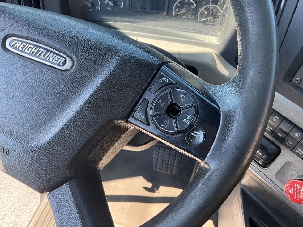 Day Cab Tractor-Heavy Duty Tractors-Freightliner-2020-T11642ST-Swedesboro-NJ-495,999\n\t\tmiles-$ 31,500 - Image 19