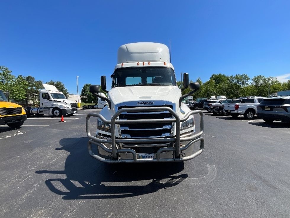 Day Cab Tractor-Heavy Duty Tractors-Freightliner-2020-T11642ST-Swedesboro-NJ-495,999\n\t\tmiles-$ 31,500 - Image 2