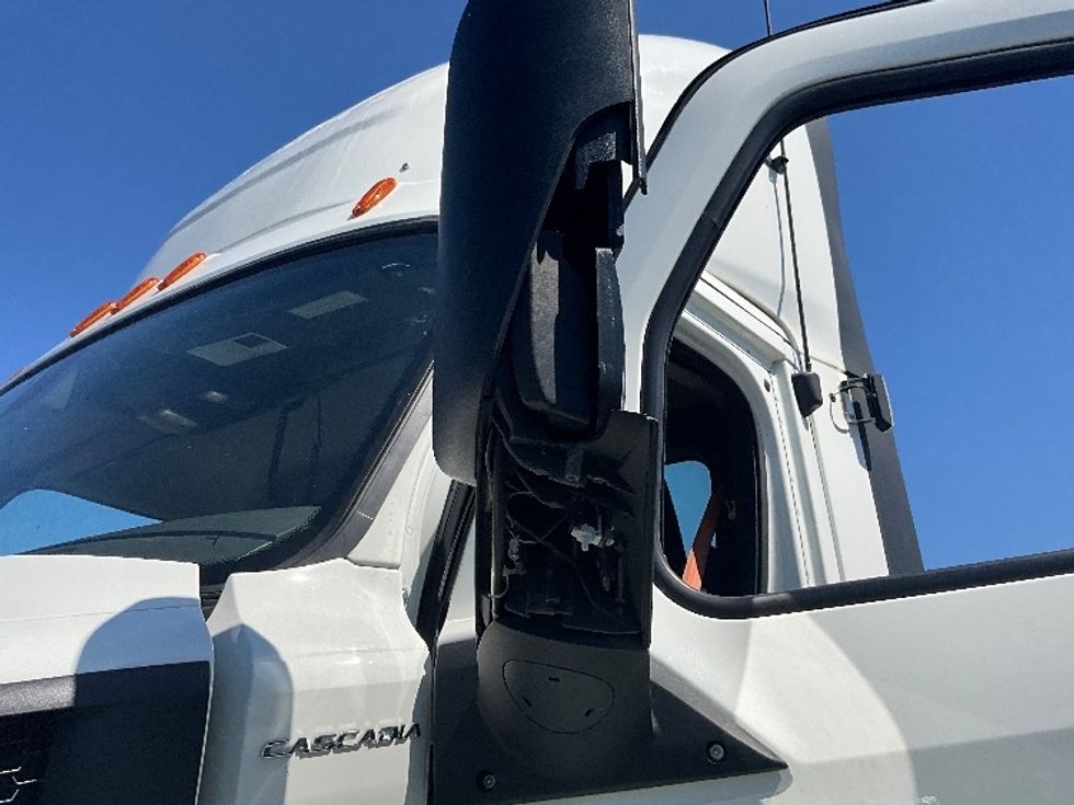 Day Cab Tractor-Heavy Duty Tractors-Freightliner-2020-T11642ST-Swedesboro-NJ-495,999\n\t\tmiles-$ 31,500 - Image 20