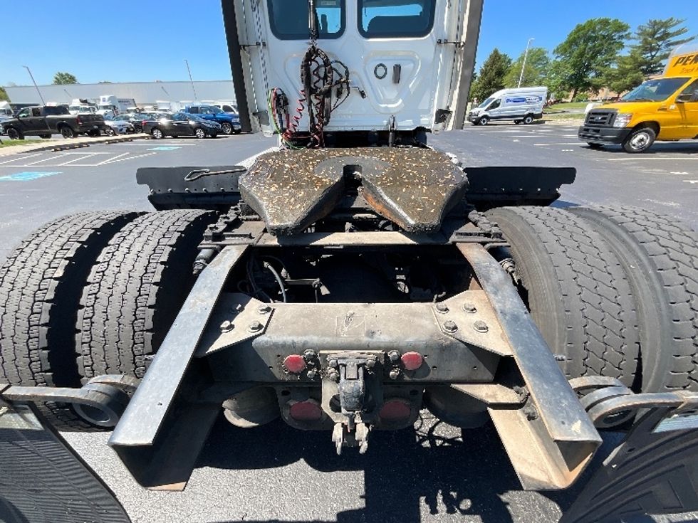 Day Cab Tractor-Heavy Duty Tractors-Freightliner-2020-T11642ST-Swedesboro-NJ-495,999\n\t\tmiles-$ 31,500 - Image 6