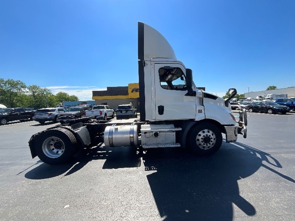 Day Cab Tractor-Heavy Duty Tractors-Freightliner-2020-T11642ST-Swedesboro-NJ-495,999\n\t\tmiles-$ 31,500 - Image 8