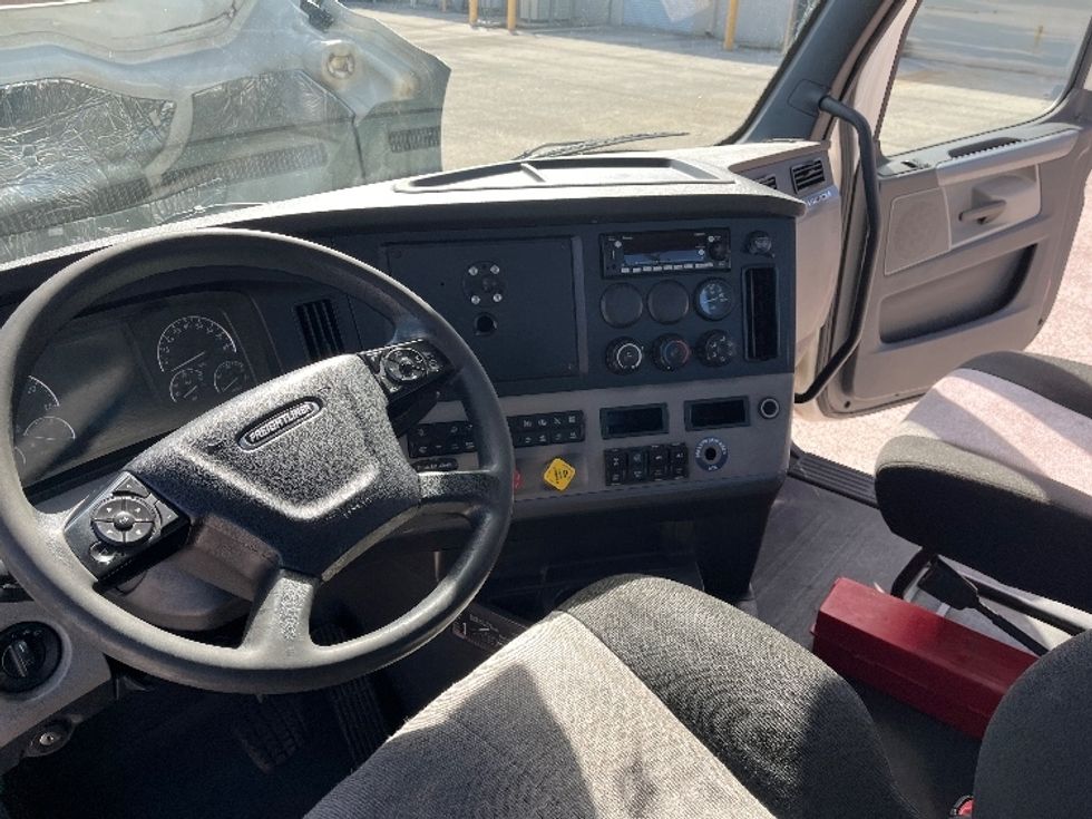 Day Cab Tractor-Heavy Duty Tractors-Freightliner-2020-T11642ST-Tampa-FL-528,366\n\t\tmiles-$ 30,750 - Image 10