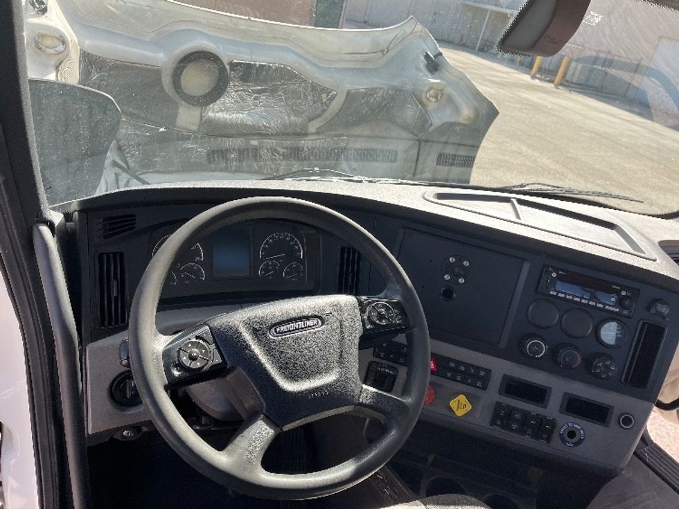 Day Cab Tractor-Heavy Duty Tractors-Freightliner-2020-T11642ST-Tampa-FL-528,366\n\t\tmiles-$ 30,750 - Image 11