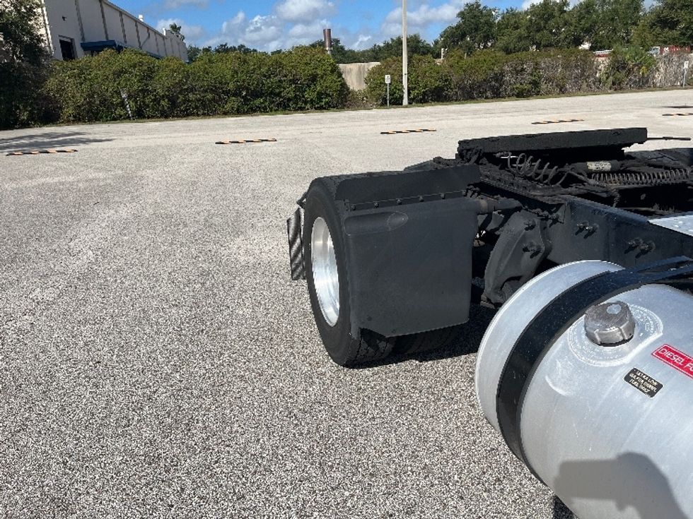 Day Cab Tractor-Heavy Duty Tractors-Freightliner-2020-T11642ST-Tampa-FL-528,366\n\t\tmiles-$ 30,750 - Image 20