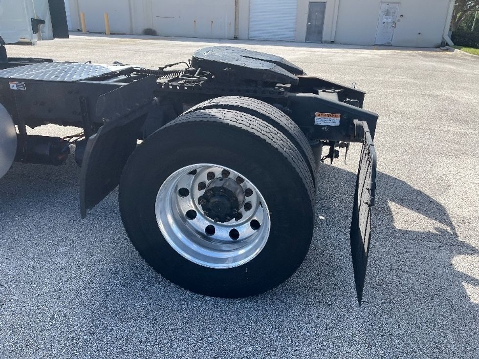 Day Cab Tractor-Heavy Duty Tractors-Freightliner-2020-T11642ST-Tampa-FL-528,366\n\t\tmiles-$ 30,750 - Image 22