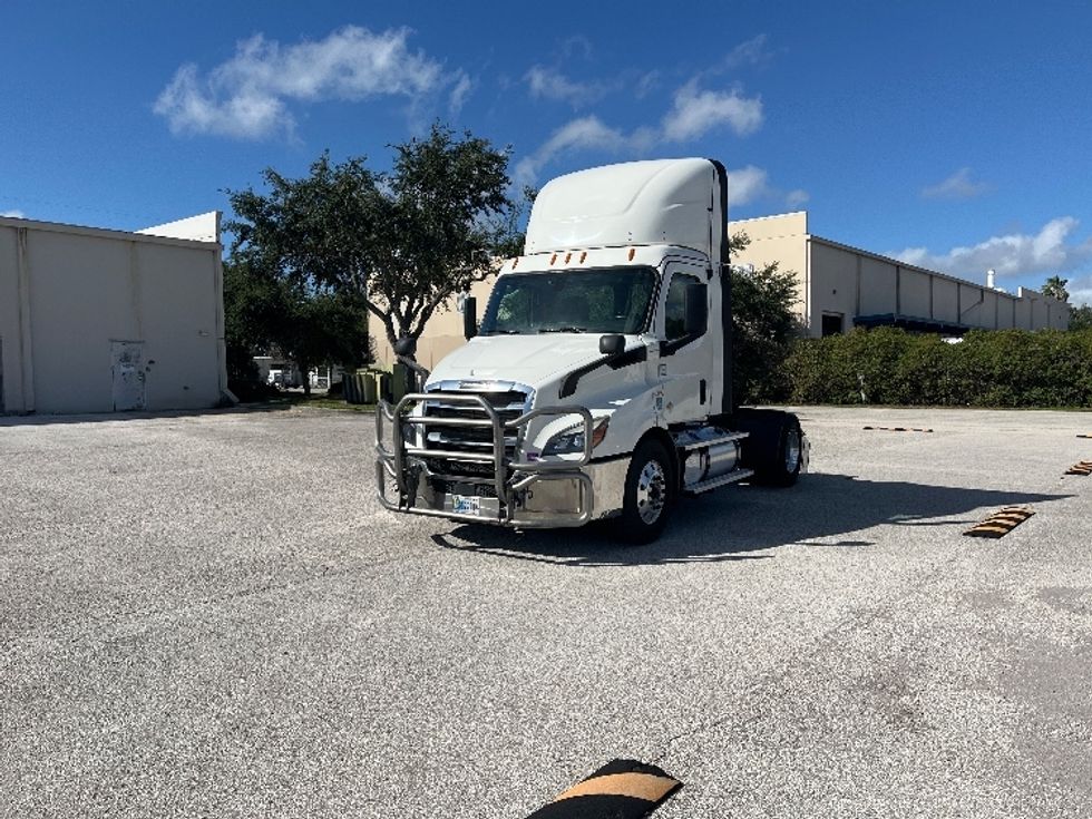 Day Cab Tractor-Heavy Duty Tractors-Freightliner-2020-T11642ST-Tampa-FL-528,366\n\t\tmiles-$ 30,750 - Image 3