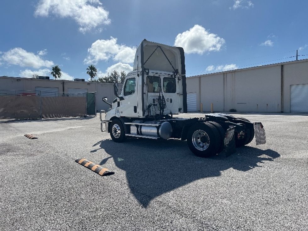 Day Cab Tractor-Heavy Duty Tractors-Freightliner-2020-T11642ST-Tampa-FL-528,366\n\t\tmiles-$ 30,750 - Image 5