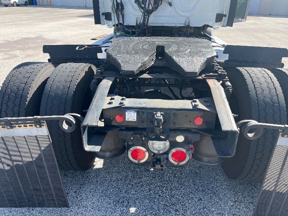 Day Cab Tractor-Heavy Duty Tractors-Freightliner-2020-T11642ST-Tampa-FL-528,366\n\t\tmiles-$ 30,750 - Image 6