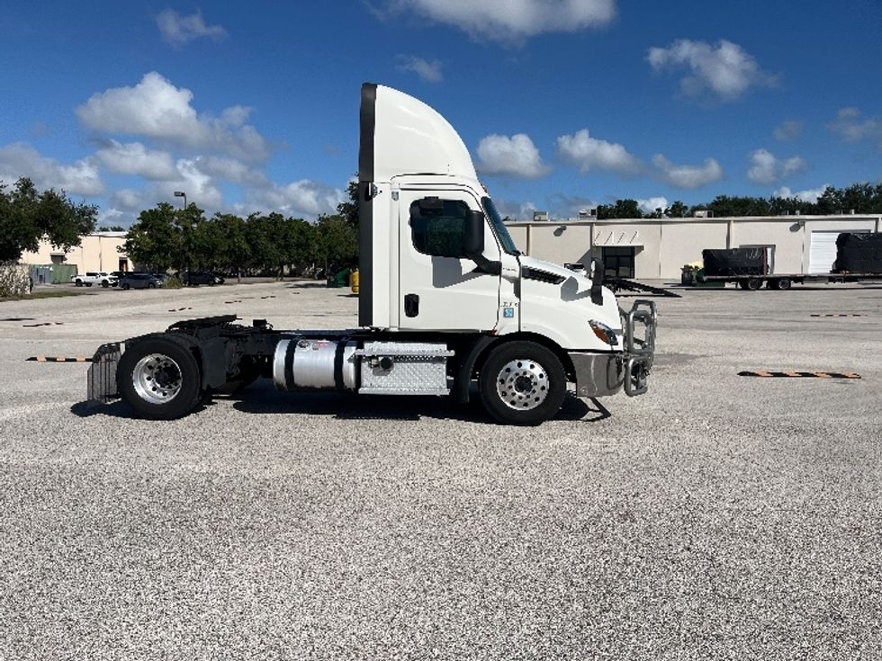 Day Cab Tractor-Heavy Duty Tractors-Freightliner-2020-T11642ST-Tampa-FL-528,366\n\t\tmiles-$ 30,750 - Image 8