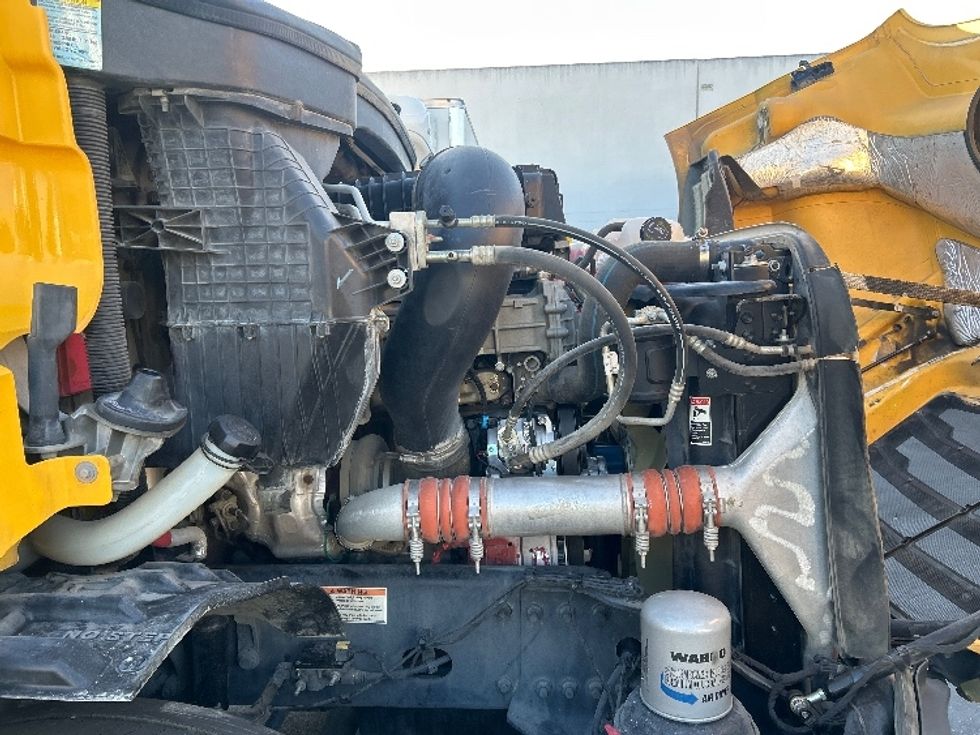 Day Cab Tractor-Heavy Duty Tractors-Freightliner-2020-T11642ST-Torrance-CA-402,341\n\t\tmiles-$ 36,500 - Image 15