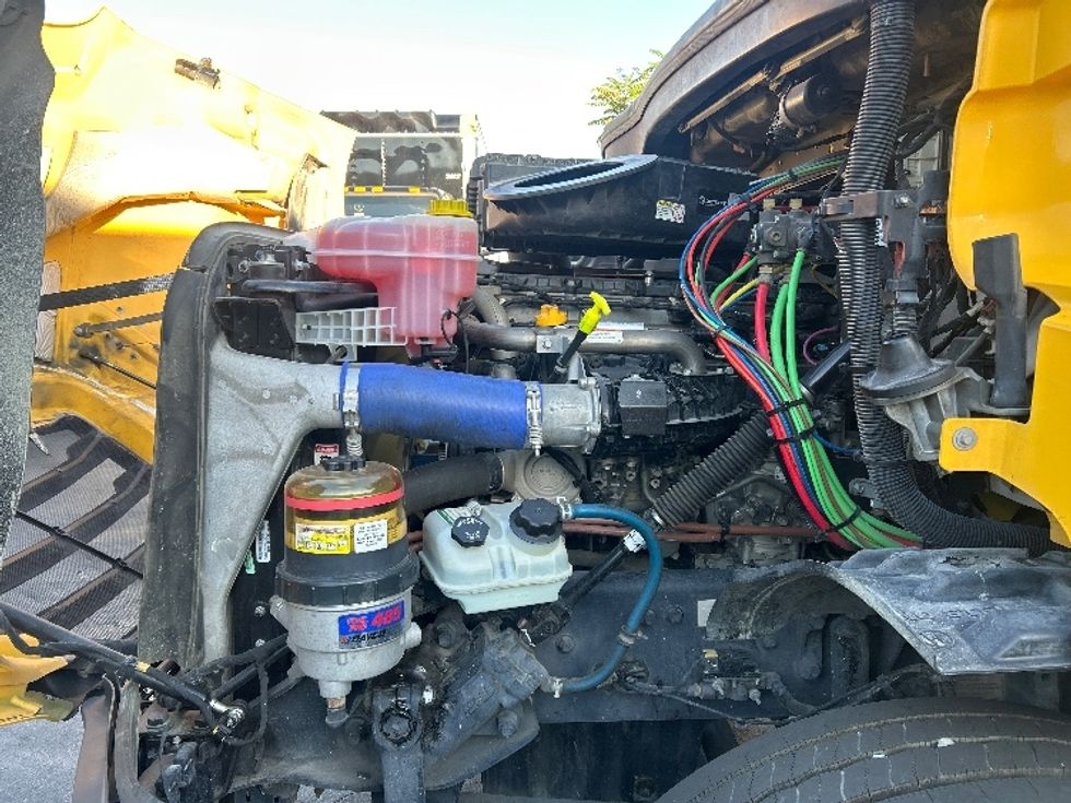 Day Cab Tractor-Heavy Duty Tractors-Freightliner-2020-T11642ST-Torrance-CA-402,341\n\t\tmiles-$ 36,500 - Image 16