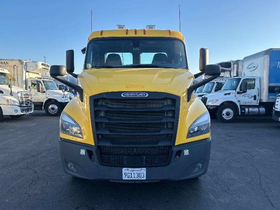Day Cab Tractor-Heavy Duty Tractors-Freightliner-2020-T11642ST-Torrance-CA-402,341\n\t\tmiles-$ 36,500 - Image 2