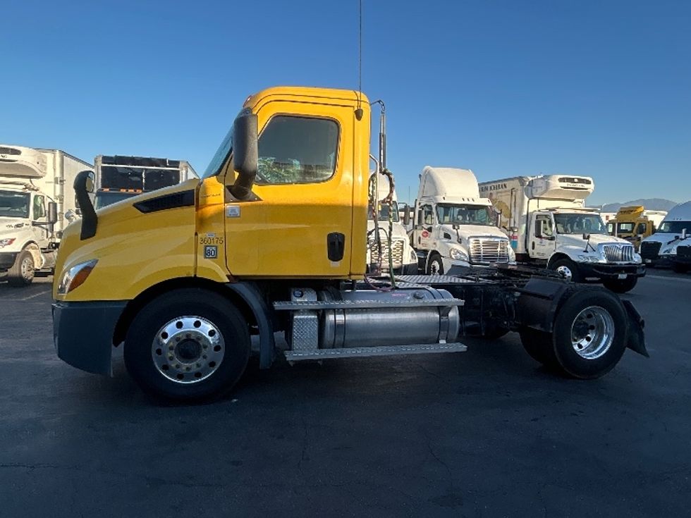 Day Cab Tractor-Heavy Duty Tractors-Freightliner-2020-T11642ST-Torrance-CA-402,341\n\t\tmiles-$ 36,500 - Image 4
