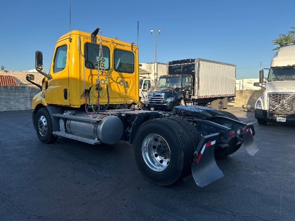 Day Cab Tractor-Heavy Duty Tractors-Freightliner-2020-T11642ST-Torrance-CA-402,341\n\t\tmiles-$ 36,500 - Image 5