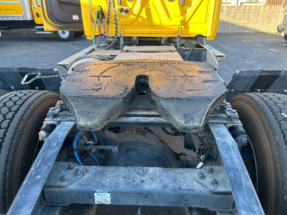 Day Cab Tractor-Heavy Duty Tractors-Freightliner-2020-T11642ST-Torrance-CA-402,341\n\t\tmiles-$ 36,500 - Image 6