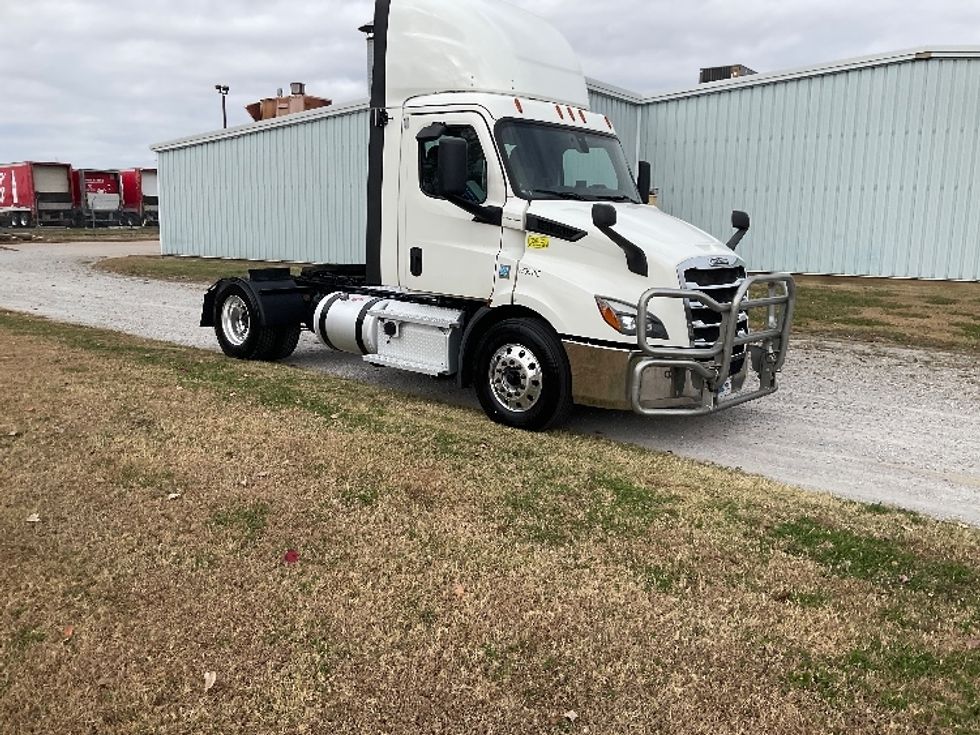 Day Cab Tractor-Heavy Duty Tractors-Freightliner-2020-T11642ST-Tulsa-OK-703,113\n\t\tmiles-$ 24,000 - Image 1