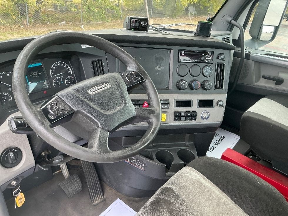 Day Cab Tractor-Heavy Duty Tractors-Freightliner-2020-T11642ST-Tulsa-OK-703,113\n\t\tmiles-$ 24,000 - Image 10