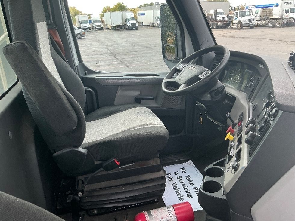 Day Cab Tractor-Heavy Duty Tractors-Freightliner-2020-T11642ST-Tulsa-OK-703,113\n\t\tmiles-$ 24,000 - Image 14