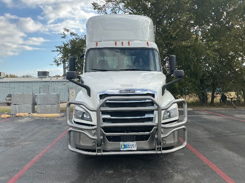 Day Cab Tractor-Heavy Duty Tractors-Freightliner-2020-T11642ST-Tulsa-OK-703,113\n\t\tmiles-$ 24,000 - Image 2