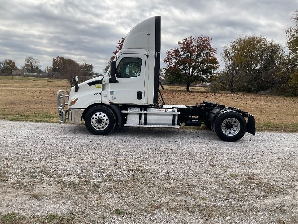 Day Cab Tractor-Heavy Duty Tractors-Freightliner-2020-T11642ST-Tulsa-OK-703,113\n\t\tmiles-$ 24,000 - Image 4