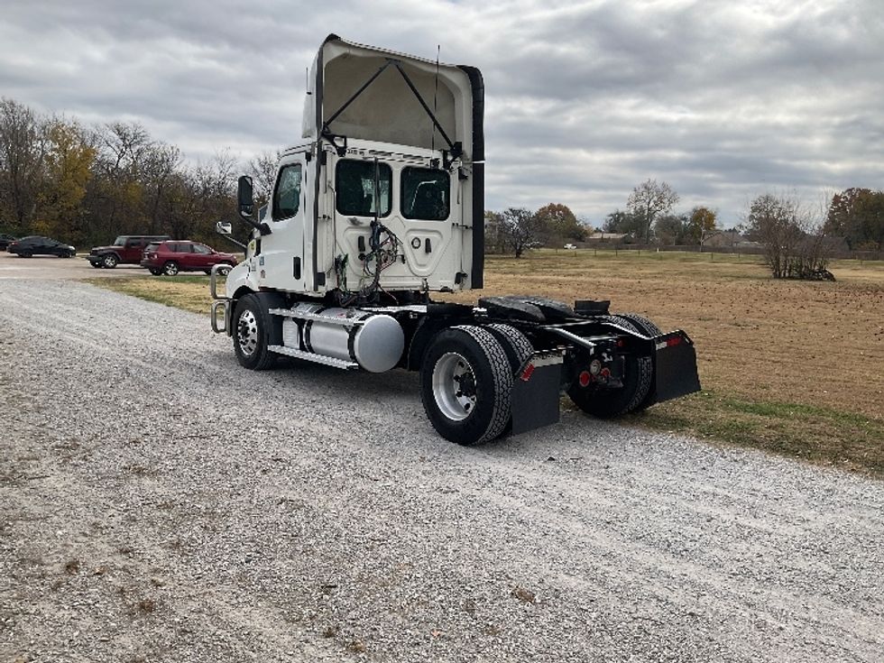 Day Cab Tractor-Heavy Duty Tractors-Freightliner-2020-T11642ST-Tulsa-OK-703,113\n\t\tmiles-$ 24,000 - Image 5