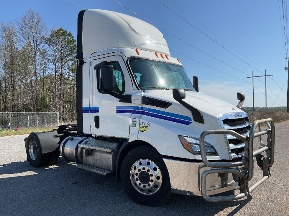 Day Cab Tractor-Heavy Duty Tractors-Freightliner-2020-T11642ST-Tuscaloosa-AL-671,372\n\t\tmiles-$ 20,750 - Image 1