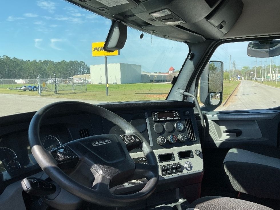 Day Cab Tractor-Heavy Duty Tractors-Freightliner-2020-T11642ST-Tuscaloosa-AL-671,372\n\t\tmiles-$ 20,750 - Image 10