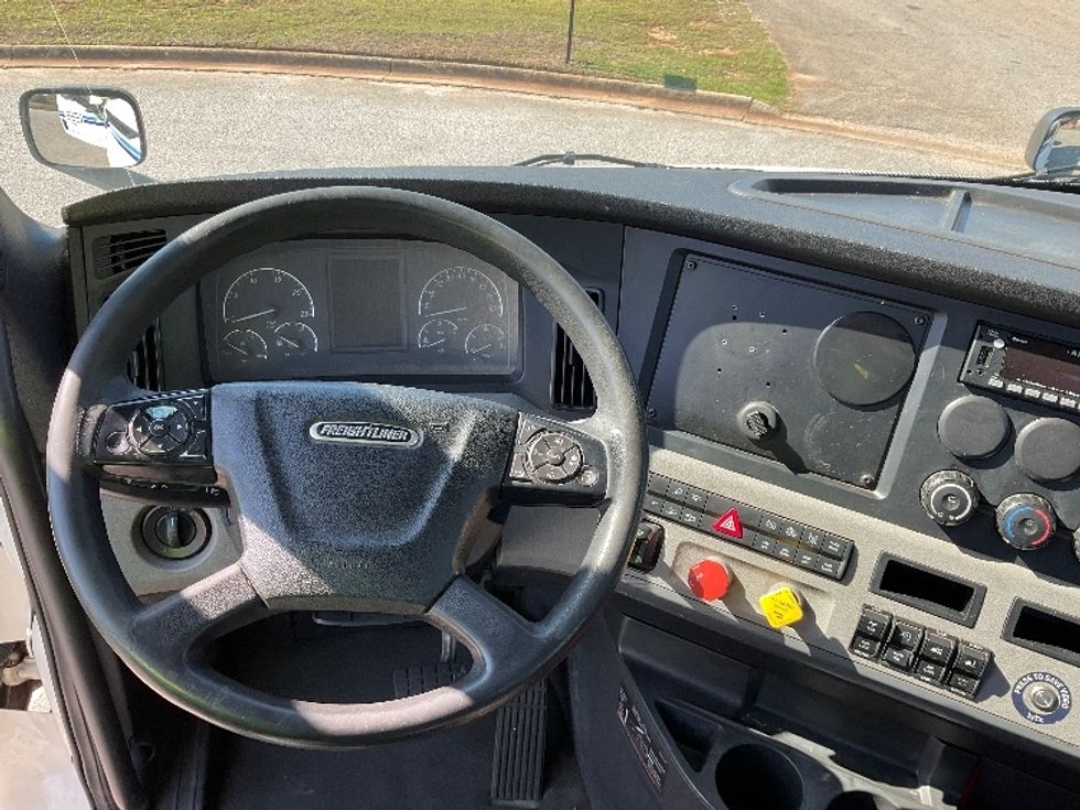 Day Cab Tractor-Heavy Duty Tractors-Freightliner-2020-T11642ST-Tuscaloosa-AL-671,372\n\t\tmiles-$ 20,750 - Image 11