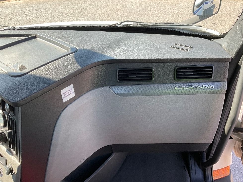 Day Cab Tractor-Heavy Duty Tractors-Freightliner-2020-T11642ST-Tuscaloosa-AL-671,372\n\t\tmiles-$ 20,750 - Image 13