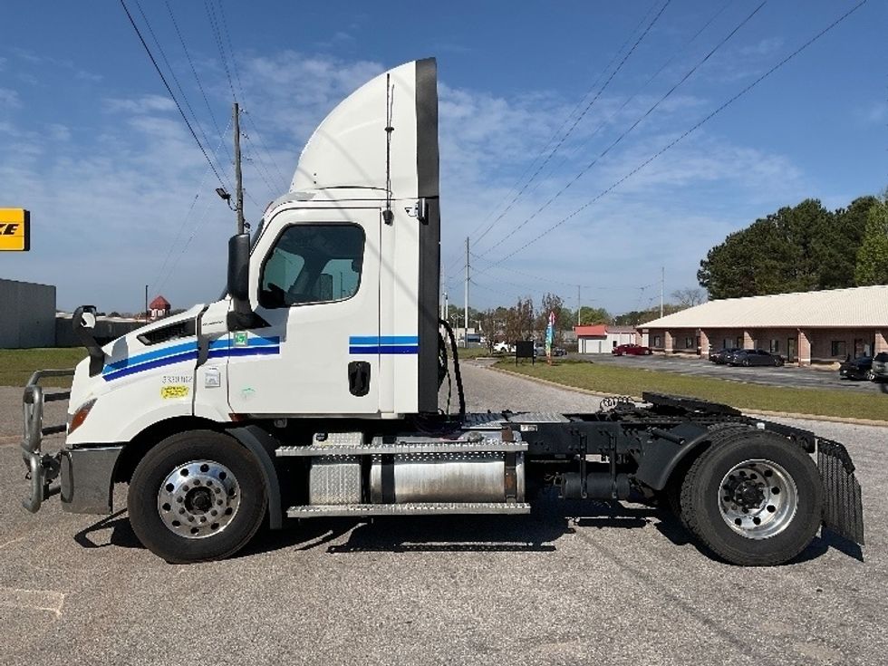 Day Cab Tractor-Heavy Duty Tractors-Freightliner-2020-T11642ST-Tuscaloosa-AL-671,372\n\t\tmiles-$ 20,750 - Image 4