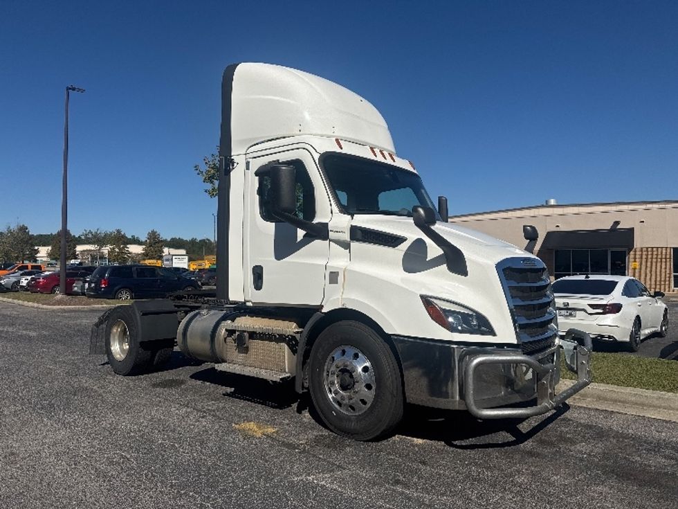 Day Cab Tractor-Heavy Duty Tractors-Freightliner-2020-T11642ST-West Columbia-SC-490,412\n\t\tmiles-$ 33,750 - Image 1
