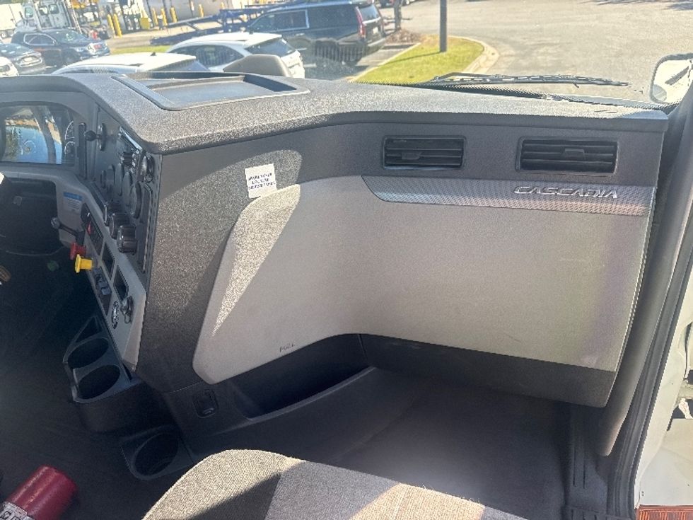 Day Cab Tractor-Heavy Duty Tractors-Freightliner-2020-T11642ST-West Columbia-SC-490,412\n\t\tmiles-$ 33,750 - Image 13