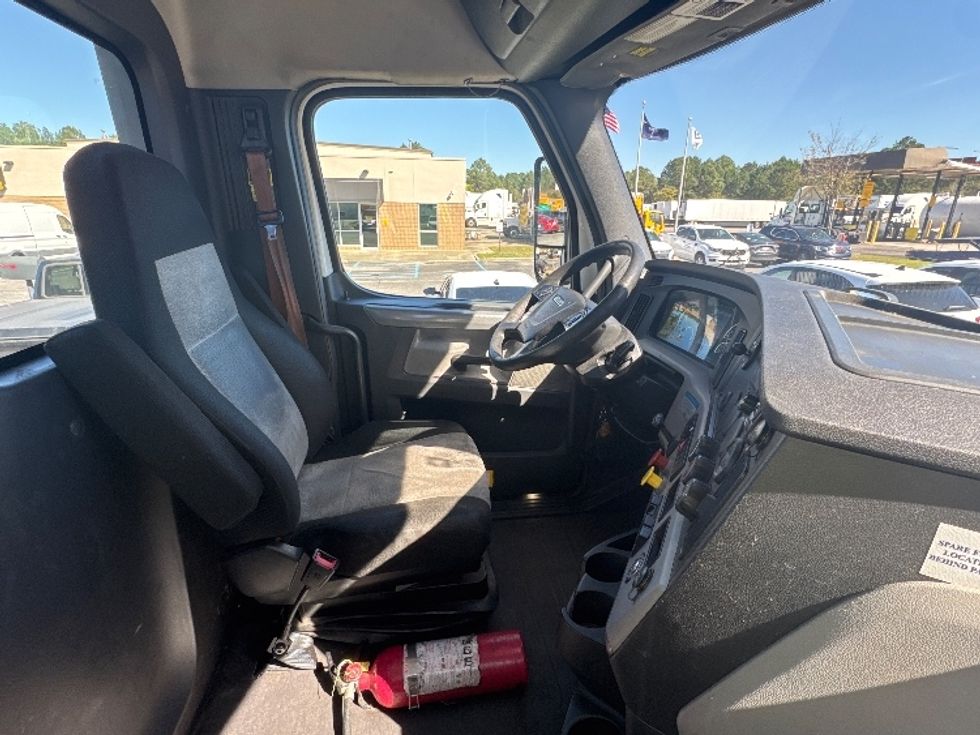 Day Cab Tractor-Heavy Duty Tractors-Freightliner-2020-T11642ST-West Columbia-SC-490,412\n\t\tmiles-$ 33,750 - Image 14