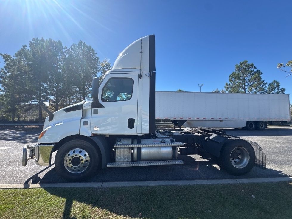 Day Cab Tractor-Heavy Duty Tractors-Freightliner-2020-T11642ST-West Columbia-SC-490,412\n\t\tmiles-$ 33,750 - Image 4