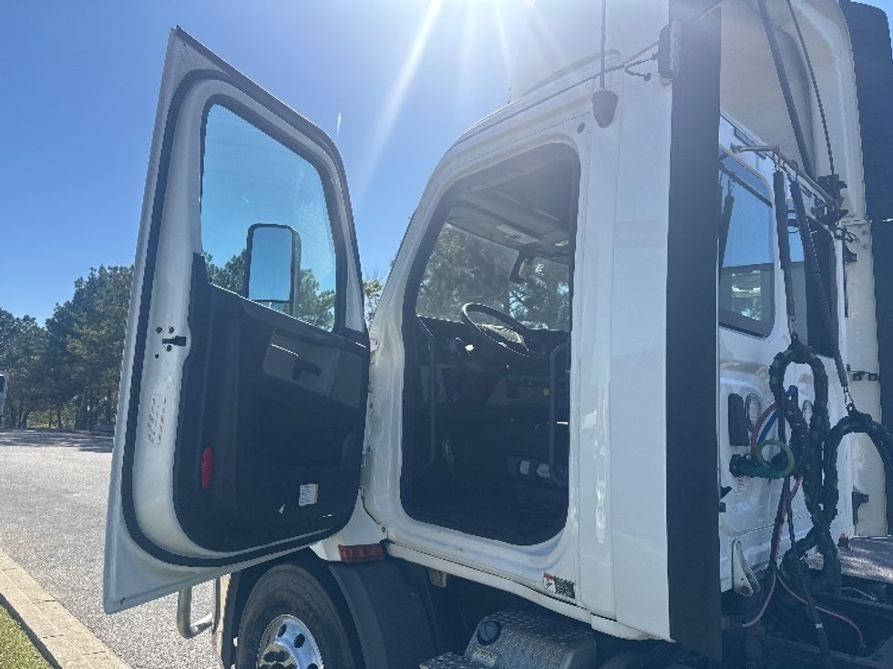Day Cab Tractor-Heavy Duty Tractors-Freightliner-2020-T11642ST-West Columbia-SC-490,412\n\t\tmiles-$ 33,750 - Image 9