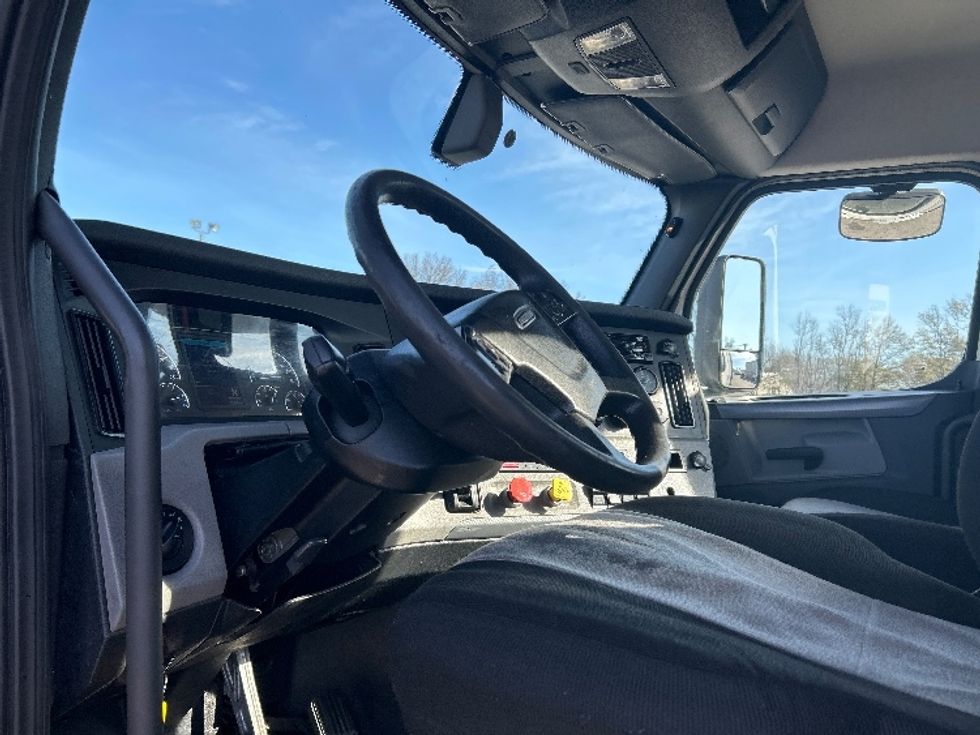 Day Cab Tractor-Heavy Duty Tractors-Freightliner-2020-T11642ST-West Columbia-SC-537,372\n\t\tmiles-$ 30,000 - Image 10