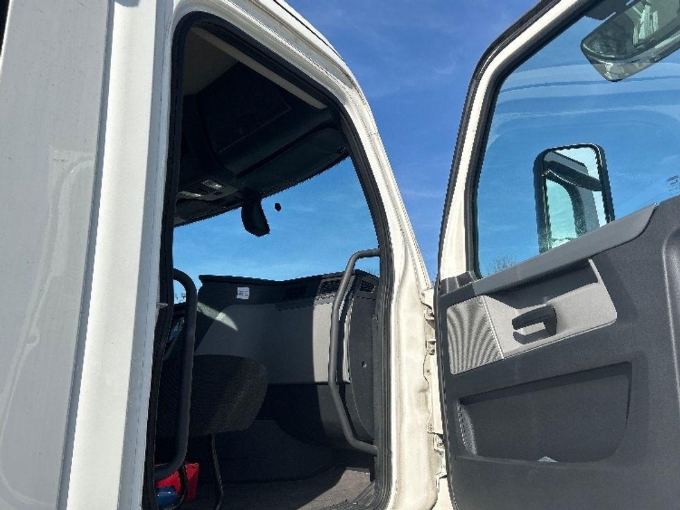 Day Cab Tractor-Heavy Duty Tractors-Freightliner-2020-T11642ST-West Columbia-SC-537,372\n\t\tmiles-$ 30,000 - Image 12