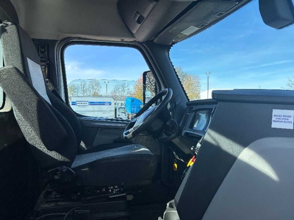 Day Cab Tractor-Heavy Duty Tractors-Freightliner-2020-T11642ST-West Columbia-SC-537,372\n\t\tmiles-$ 30,000 - Image 14