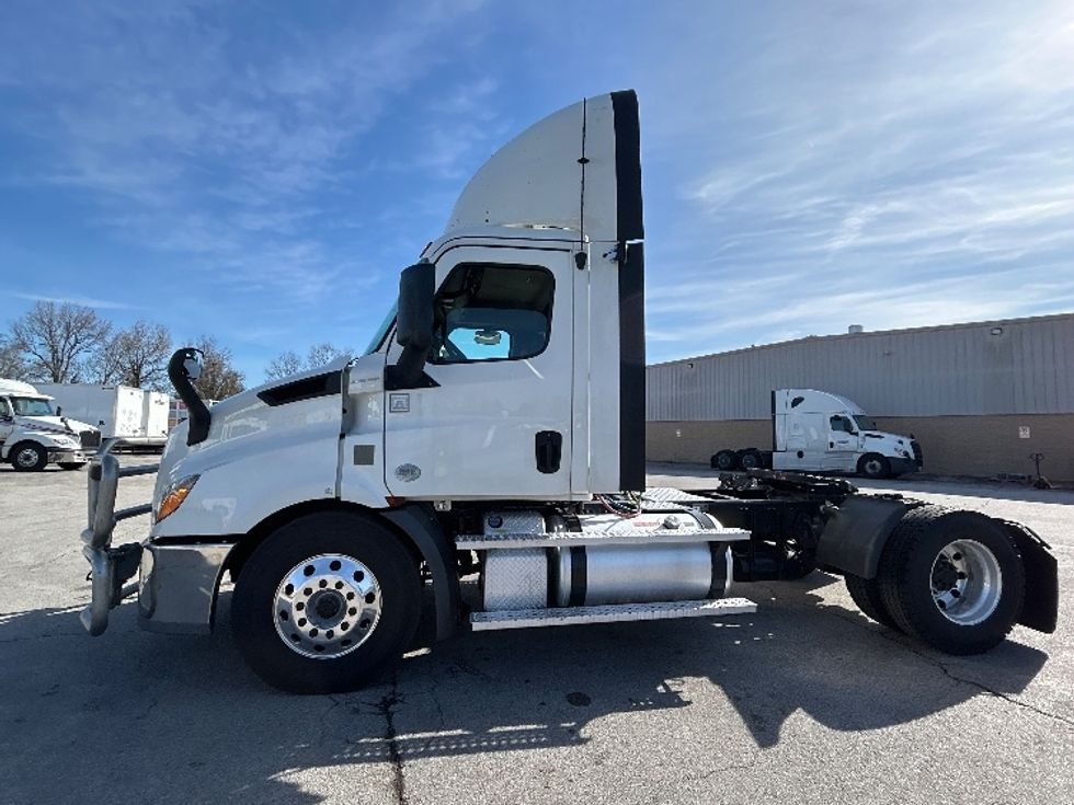 Day Cab Tractor-Heavy Duty Tractors-Freightliner-2020-T11642ST-West Columbia-SC-537,372\n\t\tmiles-$ 30,000 - Image 4
