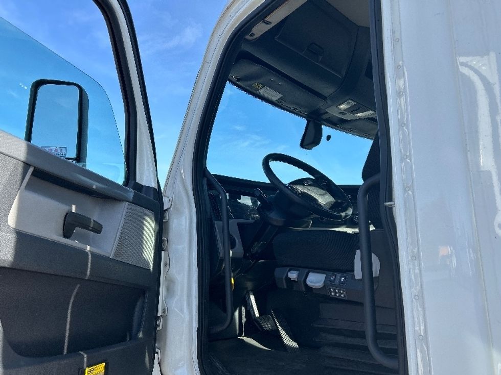 Day Cab Tractor-Heavy Duty Tractors-Freightliner-2020-T11642ST-West Columbia-SC-537,372\n\t\tmiles-$ 30,000 - Image 9