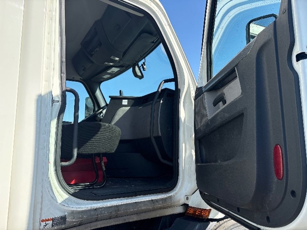 Day Cab Tractor-Heavy Duty Tractors-Freightliner-2020-T11642ST-West Sacramento-CA-440,457\n\t\tmiles-$ 44,250 - Image 12