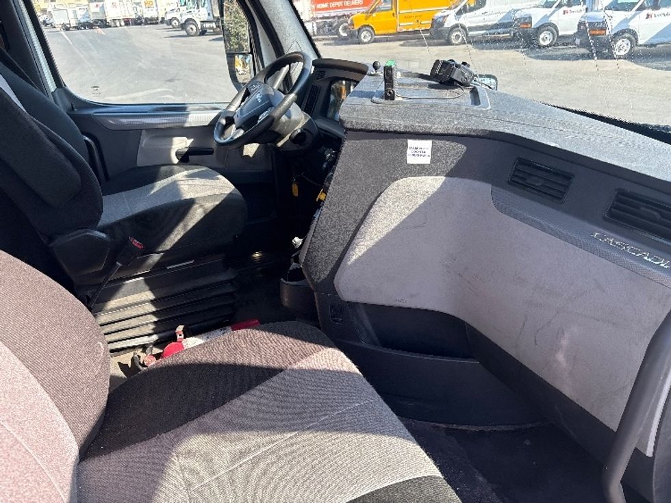 Day Cab Tractor-Heavy Duty Tractors-Freightliner-2020-T11642ST-West Sacramento-CA-440,457\n\t\tmiles-$ 44,250 - Image 14