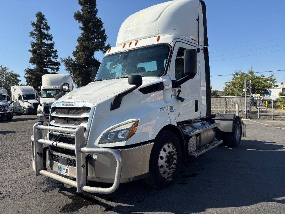 Day Cab Tractor-Heavy Duty Tractors-Freightliner-2020-T11642ST-West Sacramento-CA-440,457\n\t\tmiles-$ 44,250 - Image 3