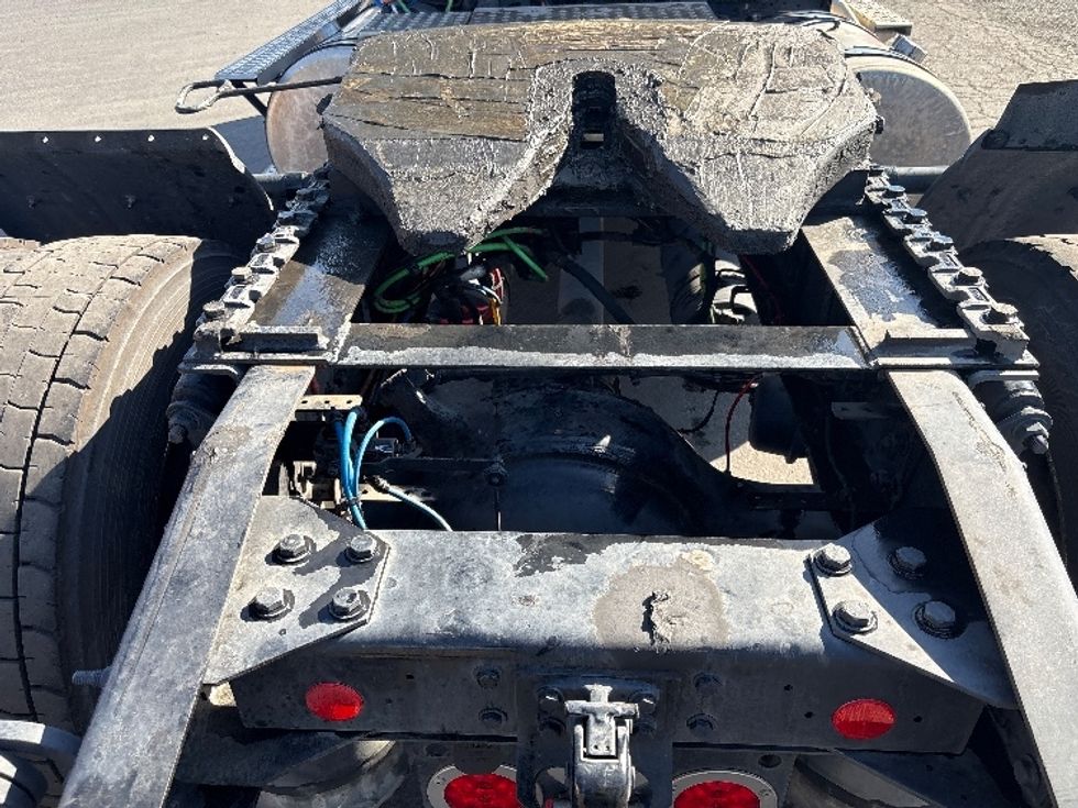 Day Cab Tractor-Heavy Duty Tractors-Freightliner-2020-T11642ST-West Sacramento-CA-440,457\n\t\tmiles-$ 44,250 - Image 6