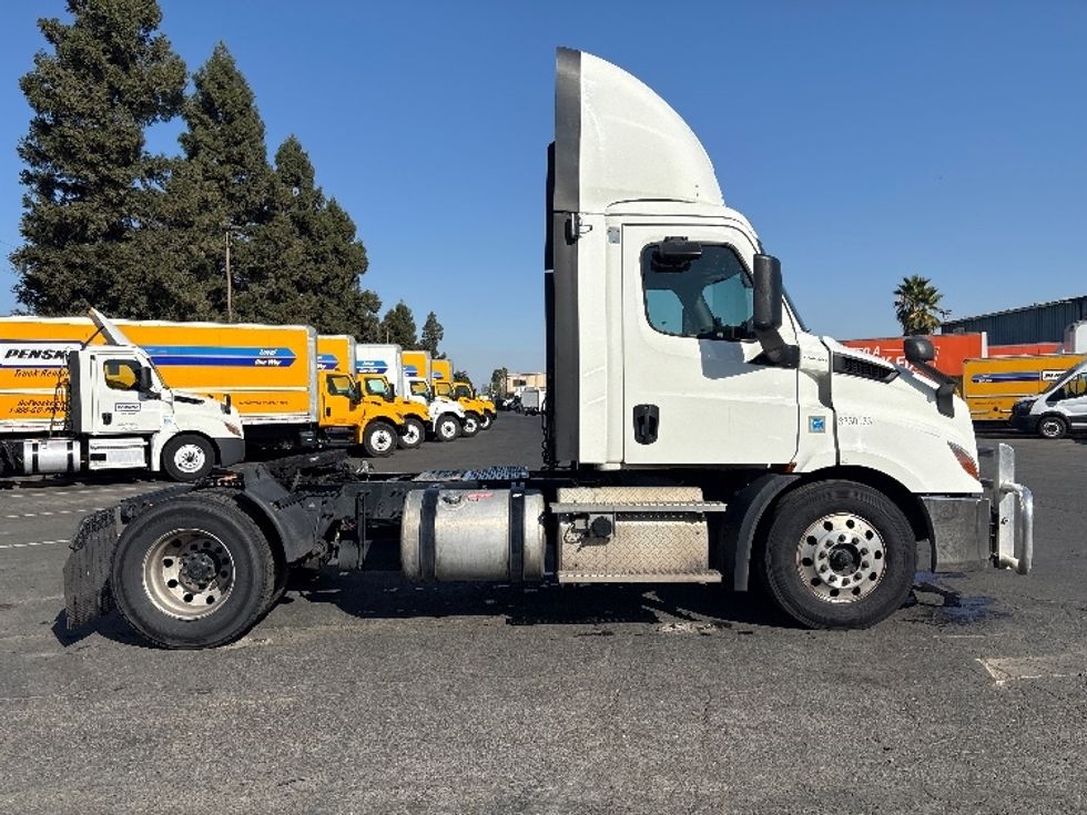 Day Cab Tractor-Heavy Duty Tractors-Freightliner-2020-T11642ST-West Sacramento-CA-440,457\n\t\tmiles-$ 44,250 - Image 8