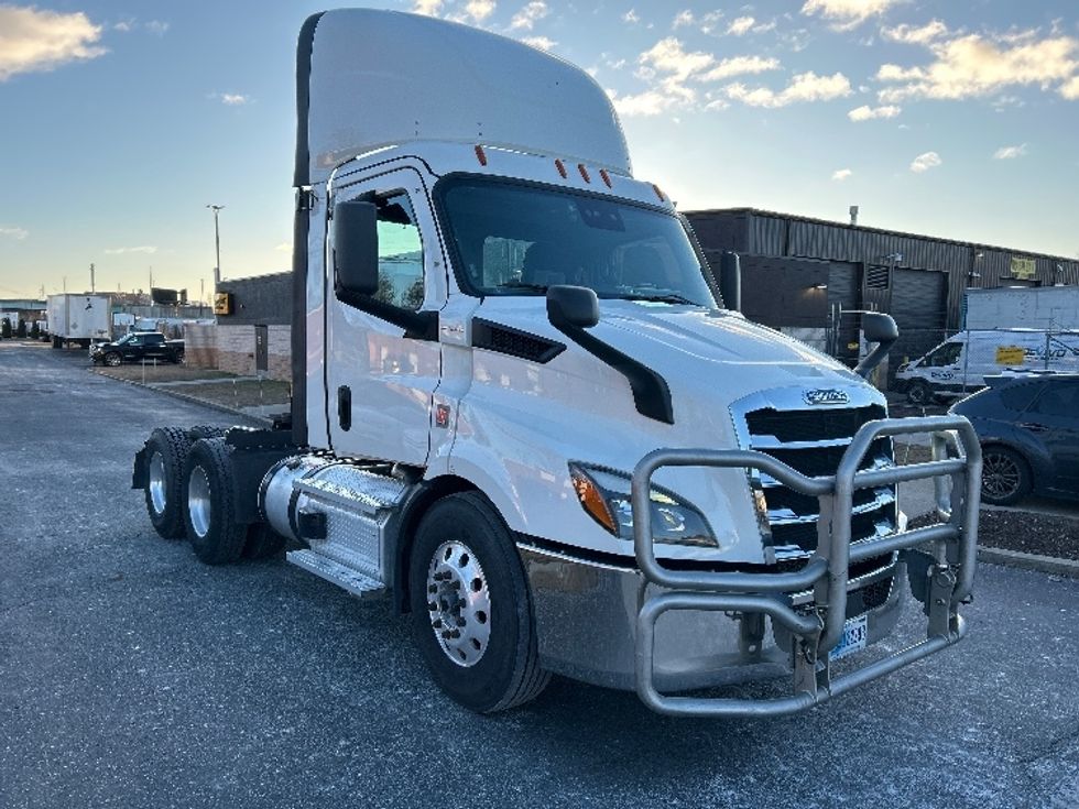 Day Cab Tractor-Heavy Duty Tractors-Freightliner-2020-T11662ST-Albany-NY-627,383\n\t\tmiles-$ 30,500 - Image 1