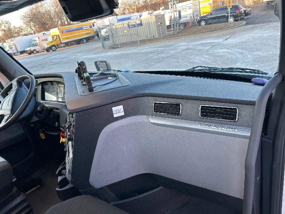 Day Cab Tractor-Heavy Duty Tractors-Freightliner-2020-T11662ST-Albany-NY-627,383\n\t\tmiles-$ 30,500 - Image 13