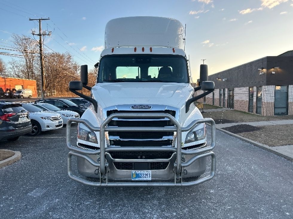 Day Cab Tractor-Heavy Duty Tractors-Freightliner-2020-T11662ST-Albany-NY-627,383\n\t\tmiles-$ 30,500 - Image 2