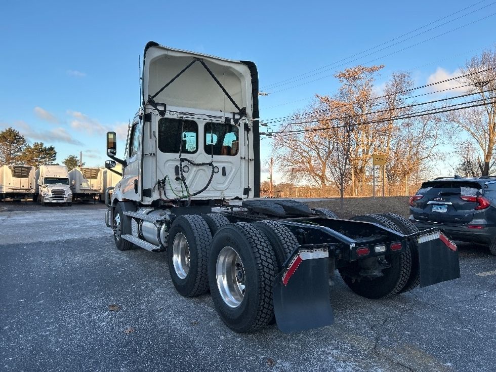 Day Cab Tractor-Heavy Duty Tractors-Freightliner-2020-T11662ST-Albany-NY-627,383\n\t\tmiles-$ 30,500 - Image 5