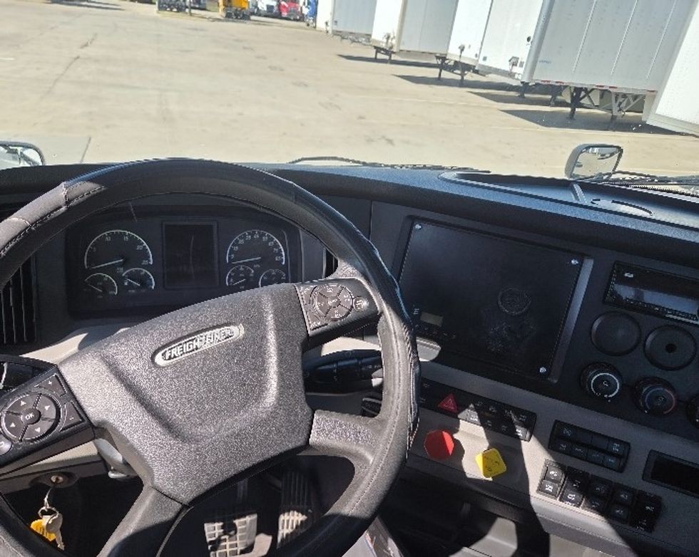 Day Cab Tractor-Heavy Duty Tractors-Freightliner-2020-T11662ST-Dallas-TX-615,108\n\t\tmiles-$ 30,500 - Image 11